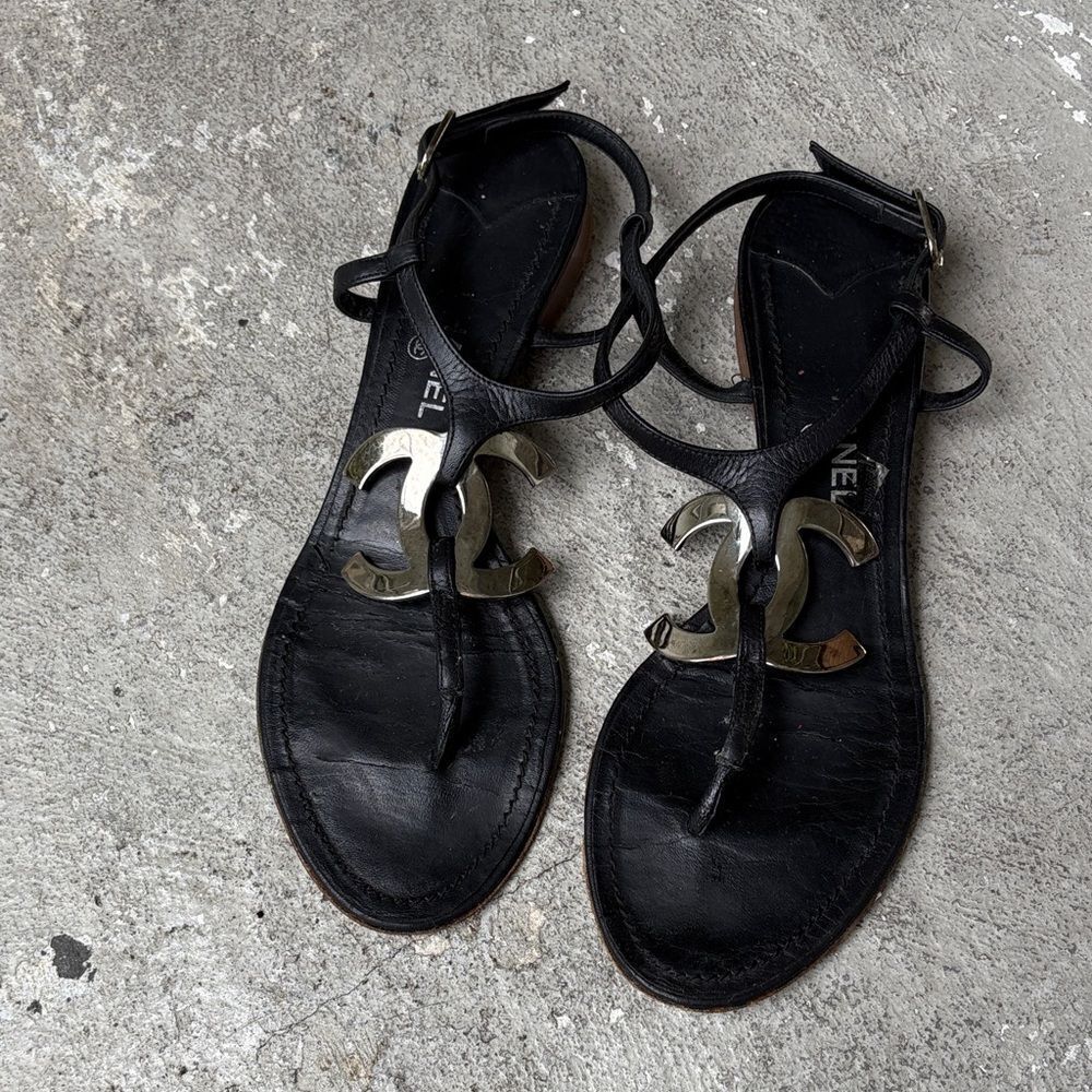 Chanel logo plaque flats